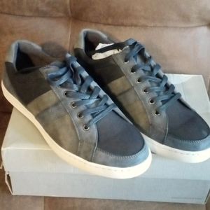 Men's size 10.5 Unlisted by Kenneth Cole blue suede sneakers.
